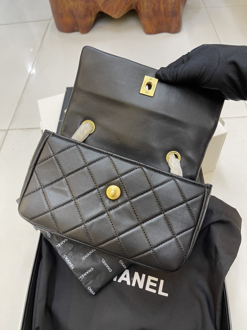 Túi xách Chanel Super  Khóa Vàng Nạm Ngọc Màu Đen Size 22cm